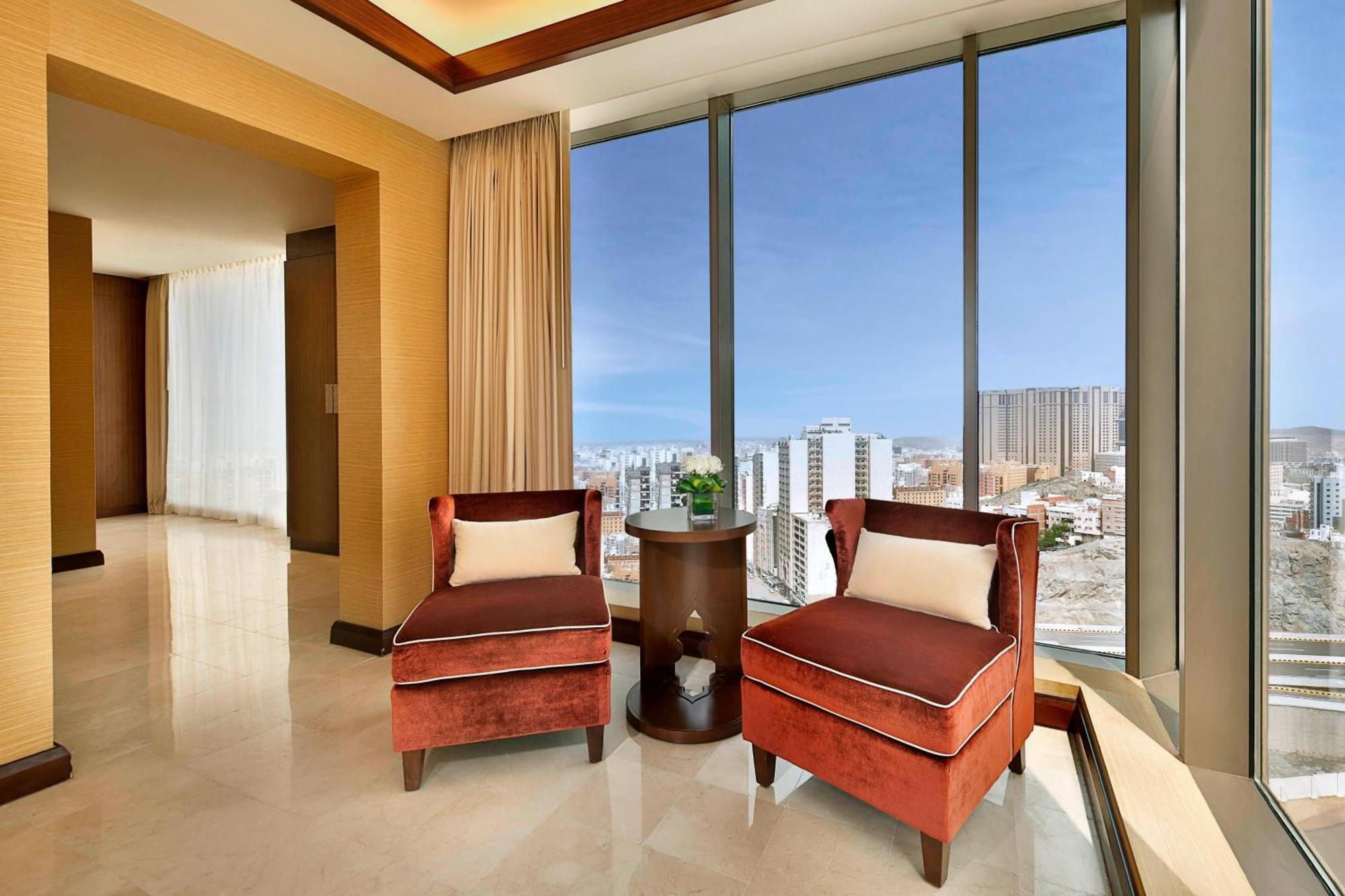Jabal Omar Marriott Hotel Makkah Mekka Eksteriør billede A view of the living room of a typical apartment